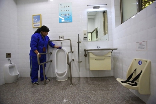 nhà vệ sinh cho người khuyết tật 
